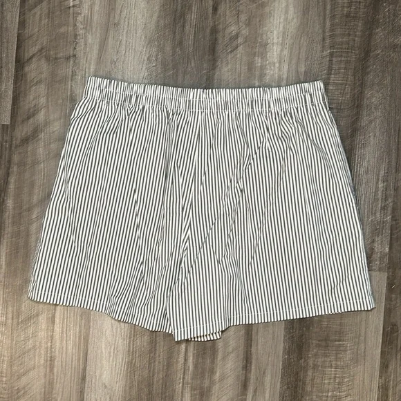American Eagle Striped 4” Stretch Pocket Boxer - XL - Picture 2 of 3